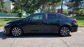 Toyota corolla sedan - 2