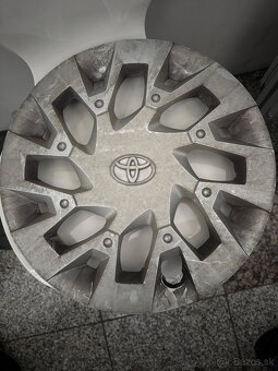 Predam 4ks original puklice r15 - 2