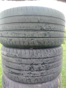 245/40 r19 - 2