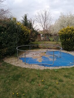 Rám na trampolínu. - 2