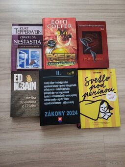 Predám knihy za cenu jednej. - 2