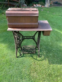 Predám starožitný šijaci stroj - 2