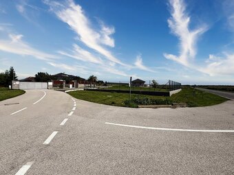 Slnečný stavebný pozemok o výmere 633 m2, Blatné - 2