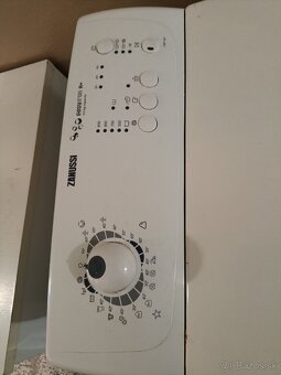 Vrchom plnena práčka Zanussi - 2