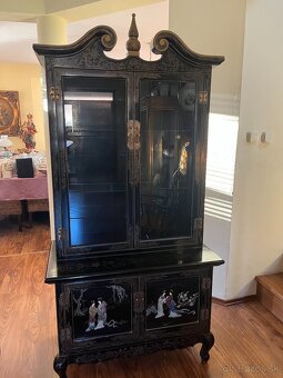 Vitrína s Čínskym motívom - 2