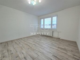 Na predaj priestranný 4-izbový byt – Prievidza, sídlisko... - 2