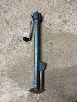 Zdvihák, hever Škoda 100 - 2