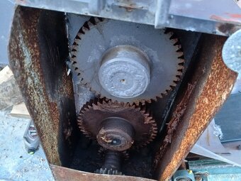 Predám špalíkovač na konáre - 2