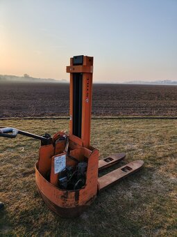 Vysokozdvizný paletový vozik - 2