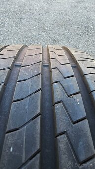 215/40R17 - 2