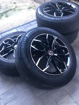 Predám pneumatiky 215/65 R17 4 kusy na diskoch - 2