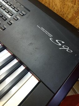 Predám syntetizér Yamaha S90 - 2