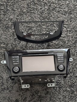 Nissan qashqai autorádio s navigáciou + rámček j11 - 2