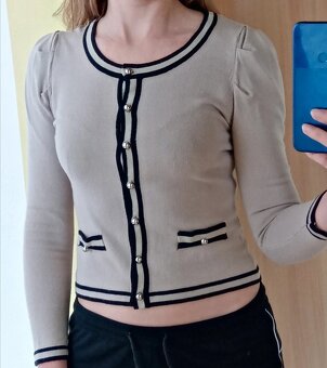 Béžový dámsky sveter - 2