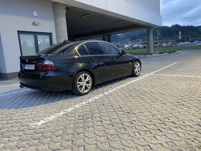 Predám BMW e90 330i (2006) - 2