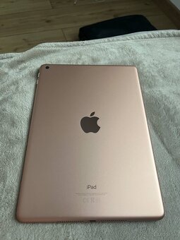 iPad 6.generacie 32Gb + kryt + nabíjačka - 2