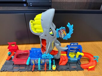 HotWheels + hračky - 2
