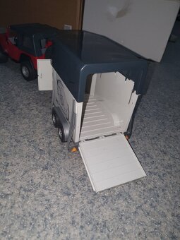 Bruder Jeep s prepravnikom na kone - 2