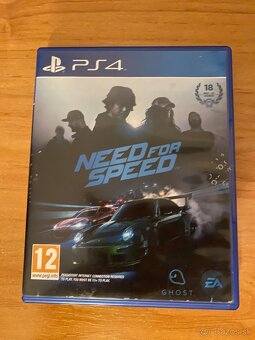 Playstation 4 slim - 2