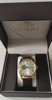 Set k obleku Orient Classic Envoy Open Heart s opaskom. - 2