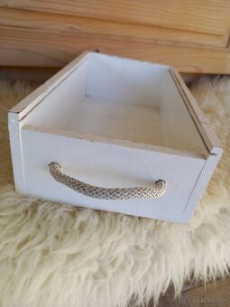 drevená debnička na dekoraciu - 2