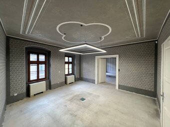 Kancelársky celok s kuchynkou a toaletami 144,96m2, v centre - 2