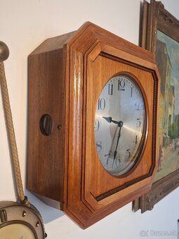 Predám funkčné starožitné nástenné hodiny KIENZLE 80 € - 2