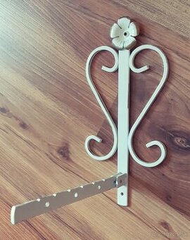 Vintage kovovy vesiak na stenu - 2