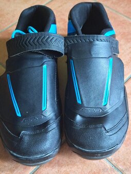 Tretry SHIMANO AM900 EU 44 - 2