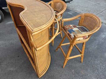 stôl + 2 barové stoličky + 4 stoličky - 2