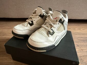 Air Jordan 4 (26) - 2