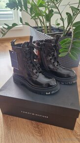 Nove zimne cizmy Tommy Hilfiger - 2