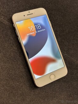 iPhone 8 64GB - 100% batéria - 2