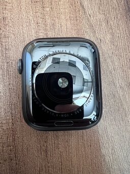 Apple Watch Series 5 44mm – Space Grey - 2