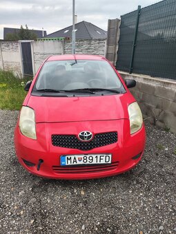 Predám havarované Toyota Yaris - 2