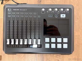 Profesionálny podcast set – Rode PodMic + Mixcast 4 - 2
