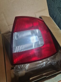 Skoda octavia 2 zadne svetlo - 2