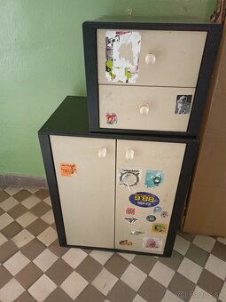 Darujem za odvoz konferenčný stolík a skrinku - 2