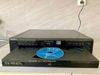 Sony CD 5 changer - 2