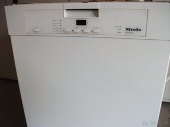 Vstavaná umývačka riadu š-60cm,zn.MIELE. - 2