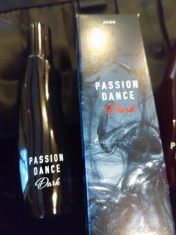 Parfémy Avon + darček listovka čierna saténová - 2