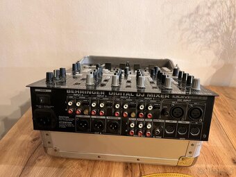 Behringer Digital DJ MIXER DDM4000 - 2