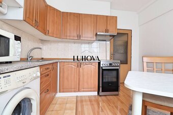 VEĽKÝ 2-izbový byt v centre mesta - 2