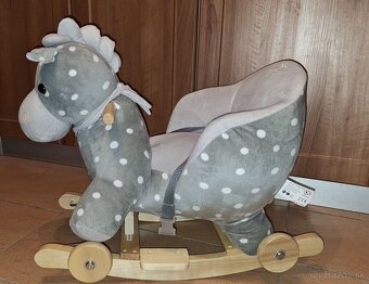 Hojdací koník so zvukovým efektom - 2