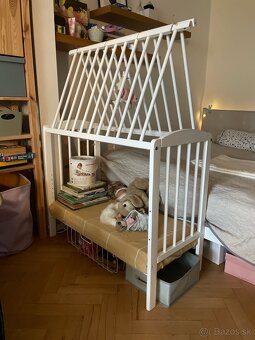 Malá detská drevená postieľka - 2