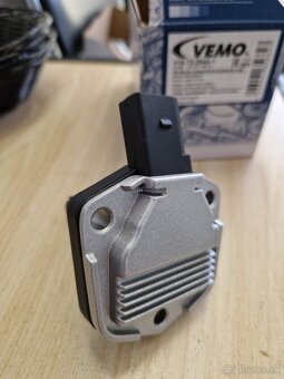Snímač stavu motoroveho oleja VEMO - 2