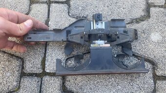 Bmw e38 držiak napojov drevo - 2