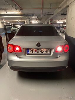 Volkswagen Jetta - 2