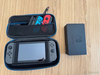 Nintendo Switch s príslušenstvom - 2