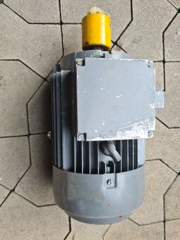 Predám pätkové el.motory na čerpadlá Sigma - 2